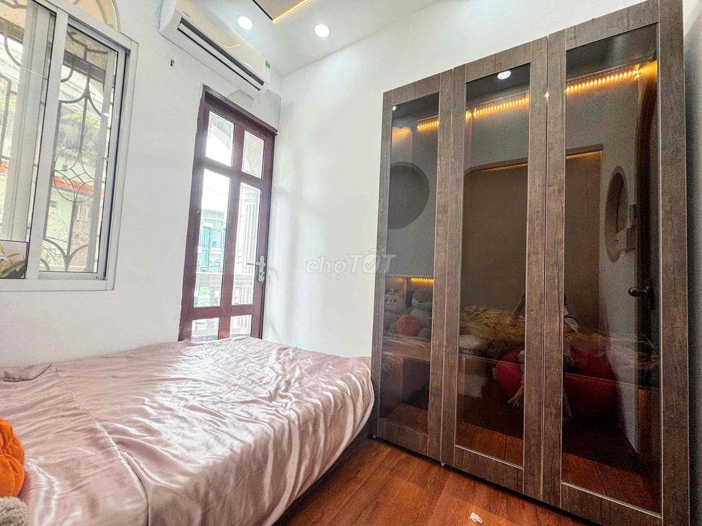 CHính Chủ ChoThuee 2Pn mới Tinh 100% Ban  công