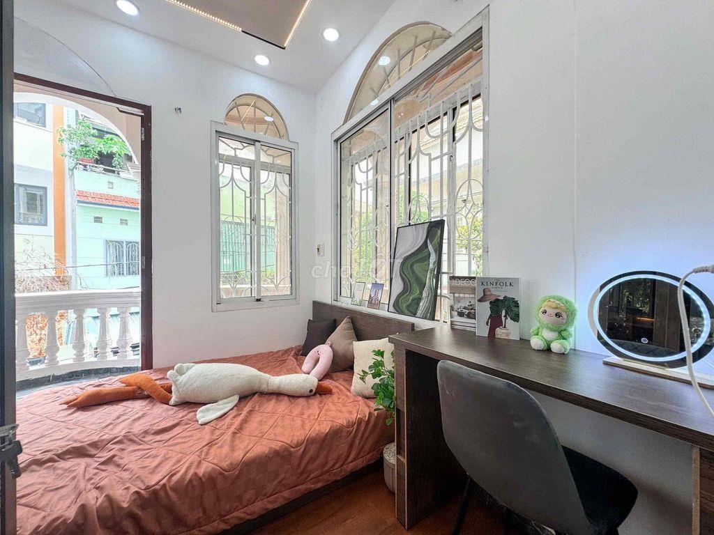 CHính Chủ ChoThuee 2Pn mới Tinh 100% Ban  công