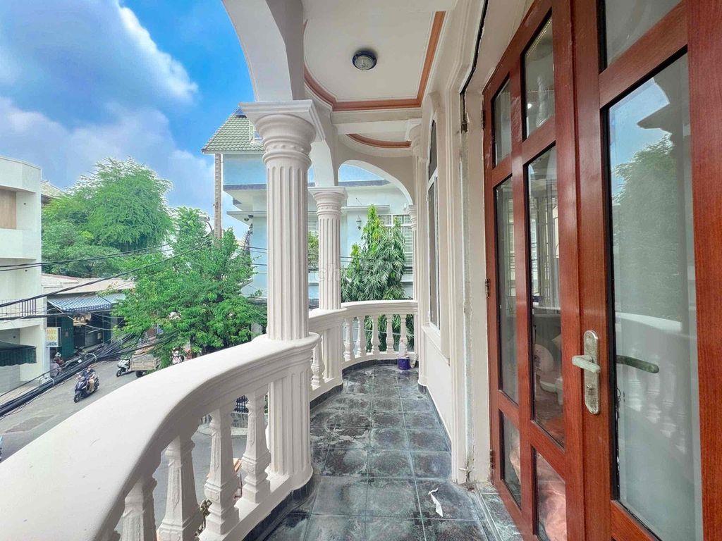 CHính Chủ ChoThuee 2Pn mới Tinh 100% Ban  công