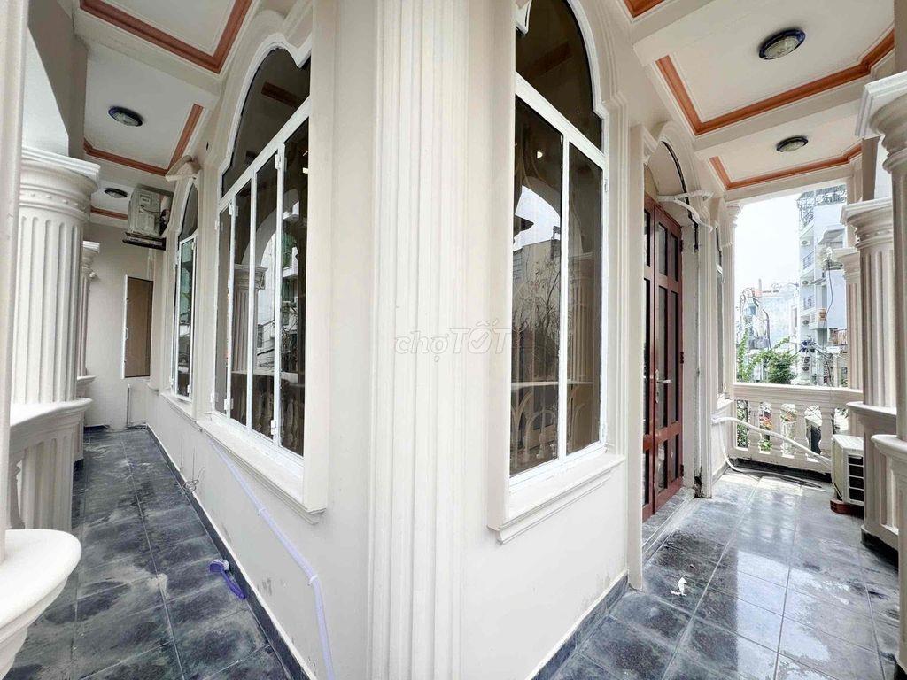 CHính Chủ ChoThuee 2Pn mới Tinh 100% Ban  công