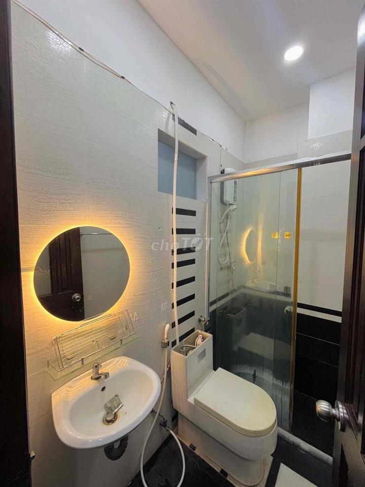 Căn Hộ DV 2PN 1wc 65m2  phòng Master ban công thoáng