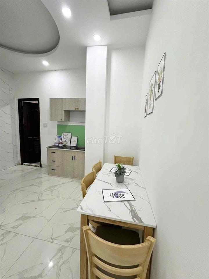 CĂn Hộ  2pN 1wc 50m2 ngày 30/10 trống gần  công viên LÀNG Hoa