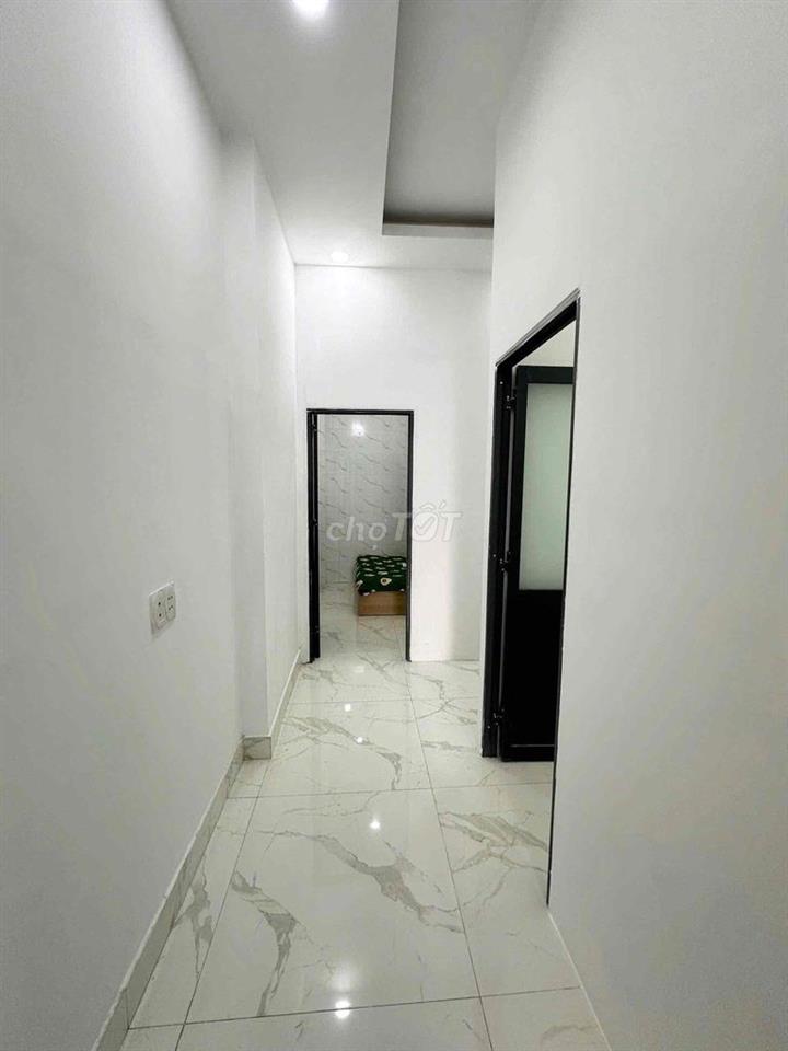CĂn Hộ  2pN 1wc 50m2 ngày 30/10 trống gần  công viên LÀNG Hoa