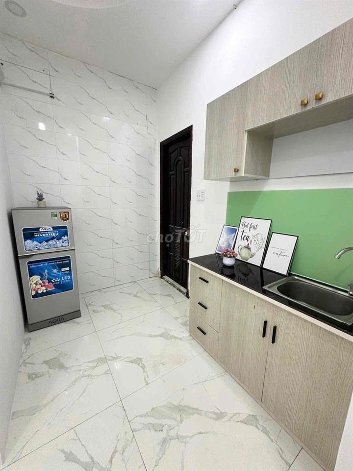 CĂn Hộ  2pN 1wc 50m2 ngày 30/10 trống gần  công viên LÀNG Hoa