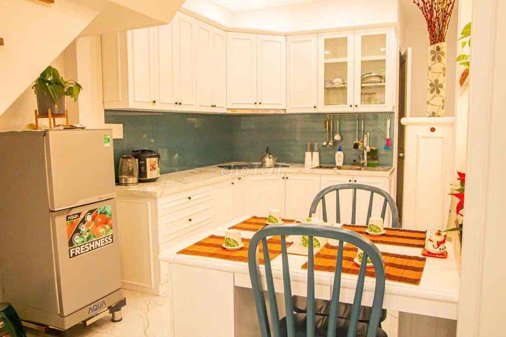 nhà nguyên căn cho airbnb NGUYỄN THỊ MINH KHAI gần SVĐ Hoa lư Q1