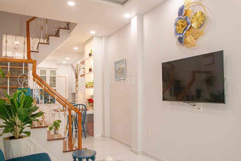 nhà nguyên căn cho airbnb NGUYỄN THỊ MINH KHAI gần SVĐ Hoa lư Q1