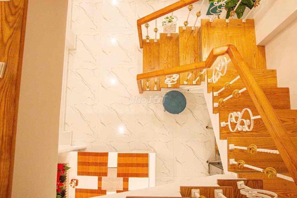 nhà nguyên căn cho airbnb NGUYỄN THỊ MINH KHAI gần SVĐ Hoa lư Q1