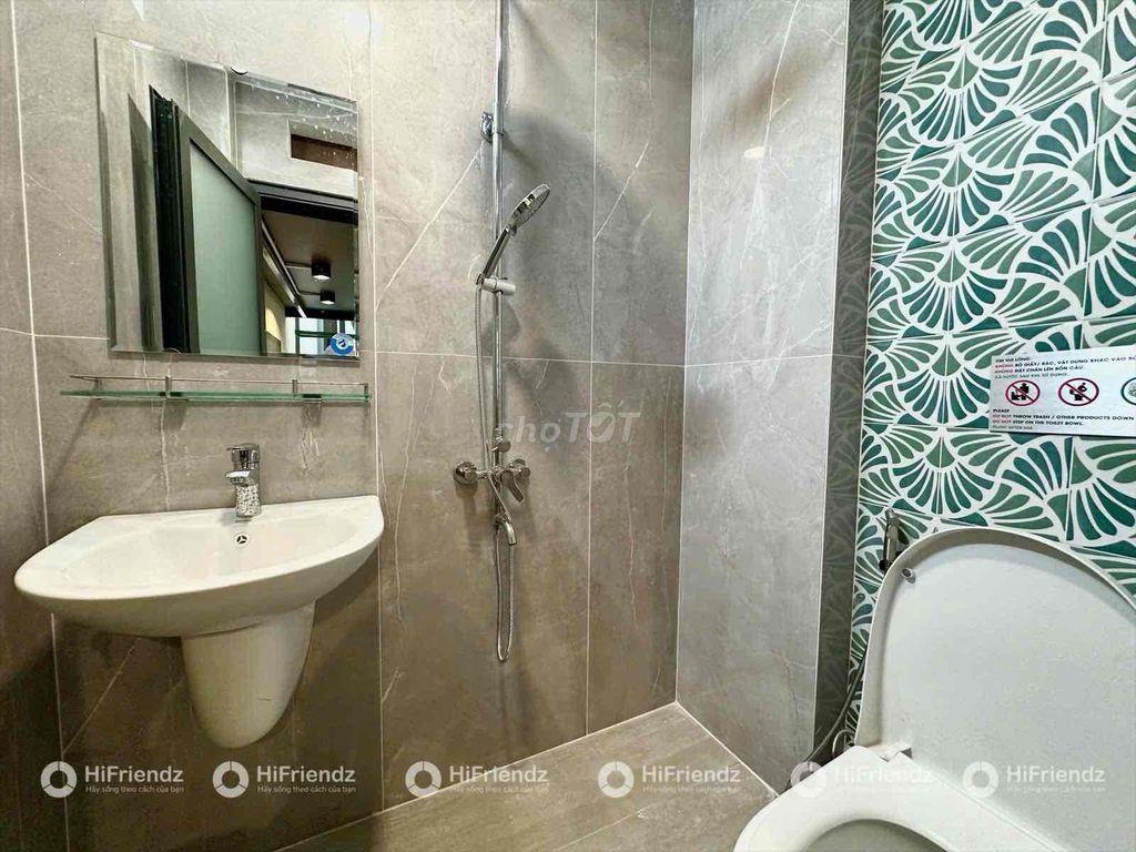 siuuu dự án đi bộ qua đại học UTH dành cho Tân Sinh Viên