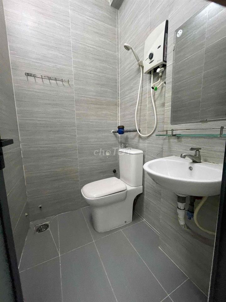 2Pn có thể làm 1pn tách bếp + 2 máy lạnh + 40m2 + nhà có bảo vệ