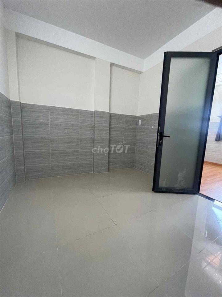 2Pn có thể làm 1pn tách bếp + 2 máy lạnh + 40m2 + nhà có bảo vệ