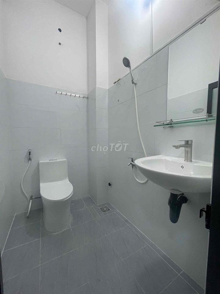 Nhà Nguyên Căn 80m2 full nội thât 2pn 1pk sân riêng rộng rãi thoải mái