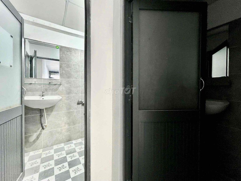 Nhà Nguyên Căn Có Sân Riêng Thu Ở Gia Đình - Hoặc KD - Hoặc Mở Lớp Học