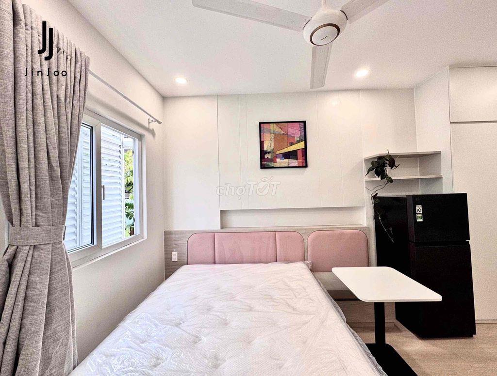 Cách_ĐH HOA SEN 900m , HUFLIT 700m Phòng mới full nội thất cửa sổ mát