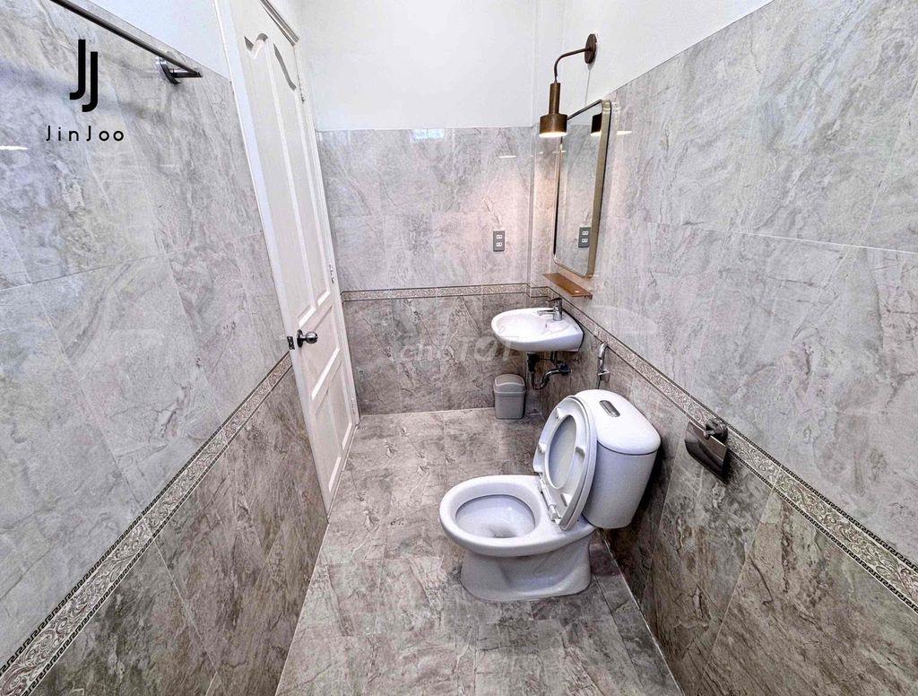 Cách_ĐH HOA SEN 900m , HUFLIT 700m Phòng mới full nội thất cửa sổ mát