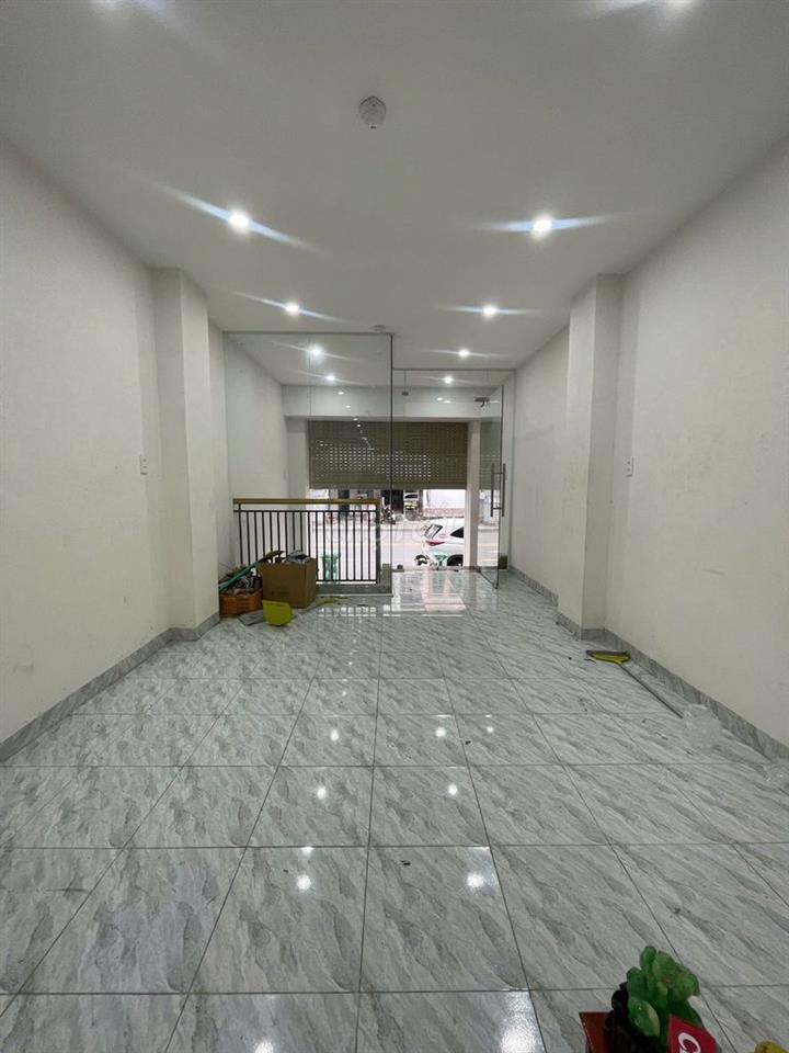 Cho thuê MB hoàng hoa thám Tân Bình ( ngay nhà ga T3)