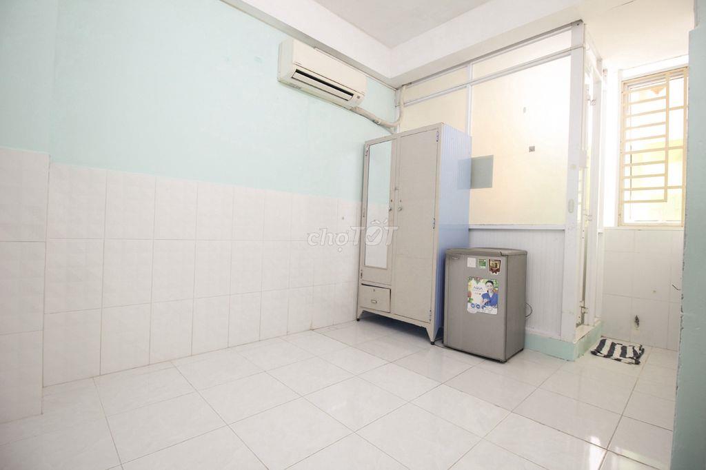 Giá 2tr7/tháng, cửa sổ thoáng Đường Cách Mạng Tháng Tám Quận 10