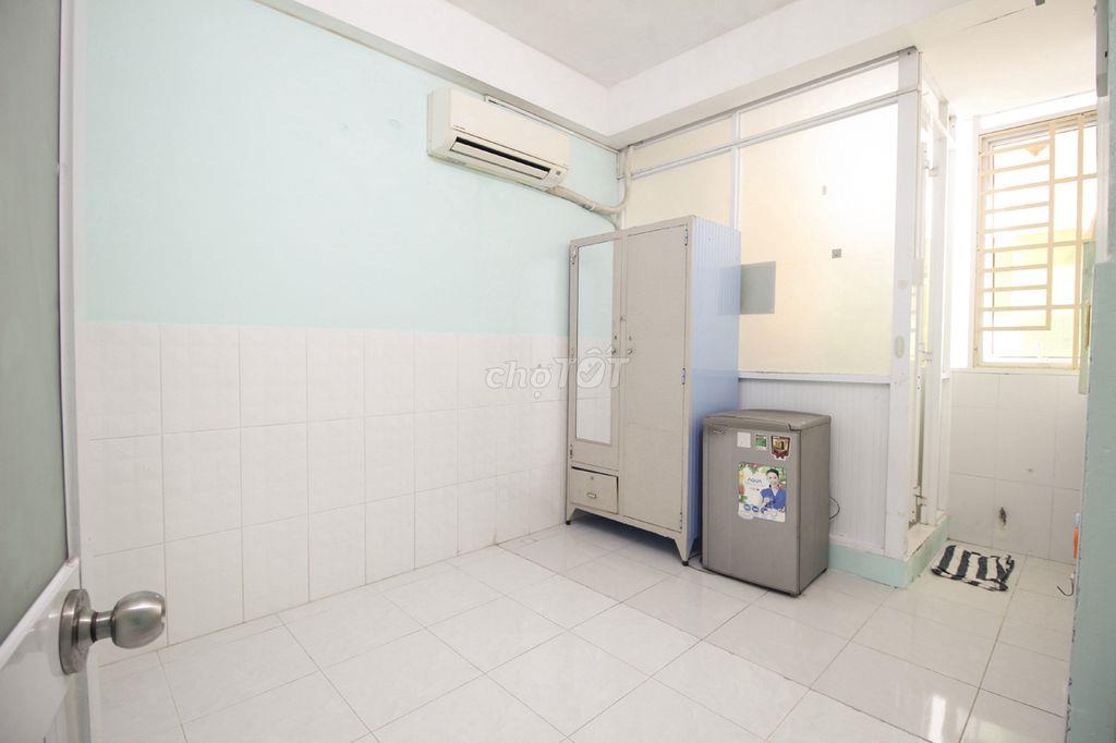 Giá 2tr7/tháng, cửa sổ thoáng Đường Cách Mạng Tháng Tám Quận 10