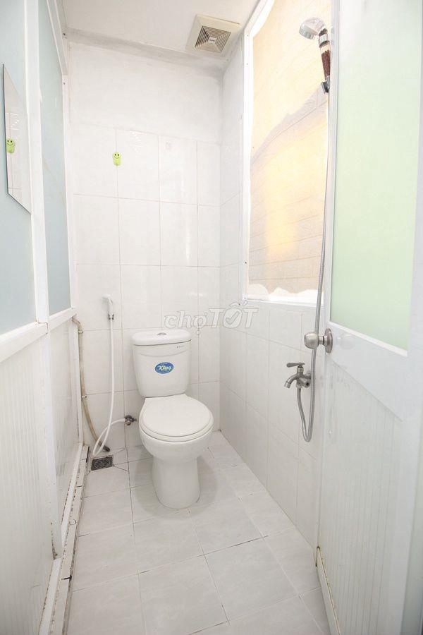Giá 2tr7/tháng, cửa sổ thoáng Đường Cách Mạng Tháng Tám Quận 10