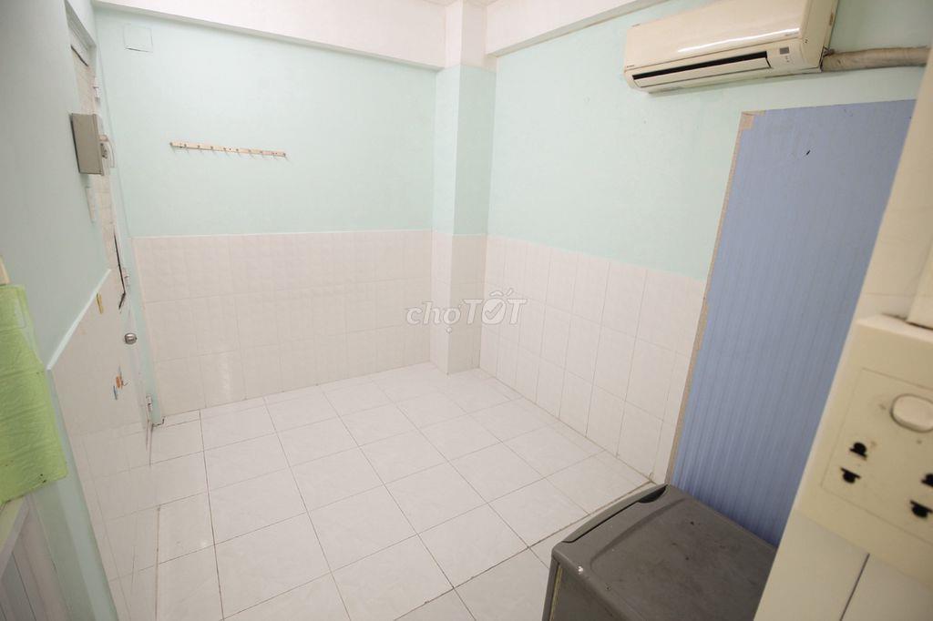 Giá 2tr7/tháng, cửa sổ thoáng Đường Cách Mạng Tháng Tám Quận 10