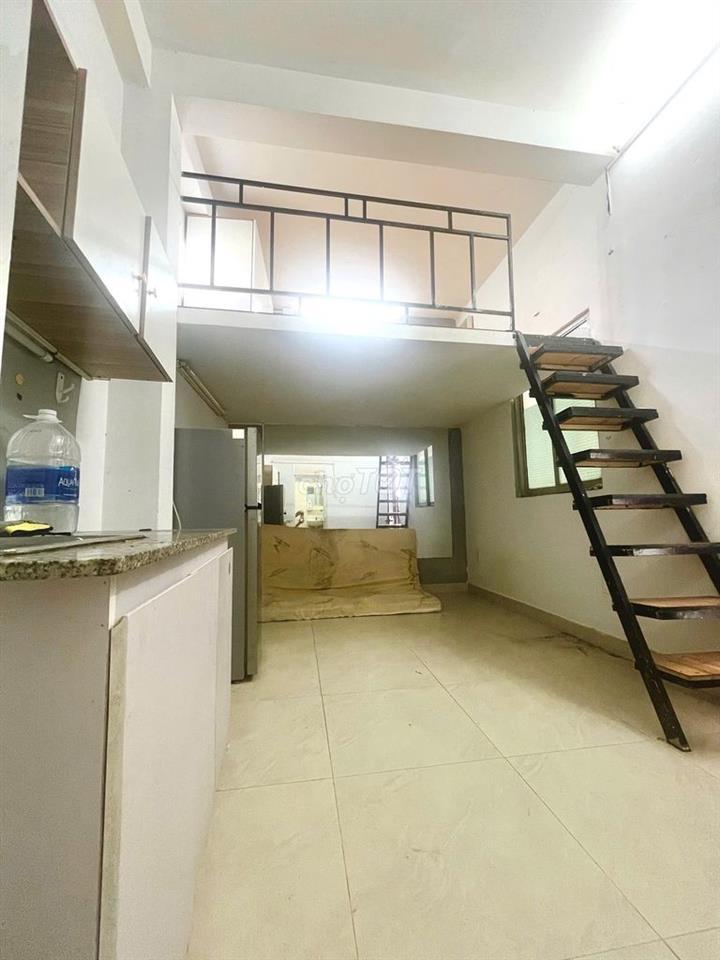 Phòng có gác giá 4tr5 đường Tô Hiến Thành Quận 10 gần CV Lê Thị Riêng