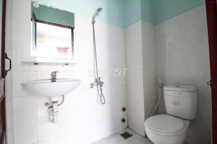 Phòng gác 35m2 ban công cửa sổ lớn Đường Cao Thắng Quận 10 gần Huflit