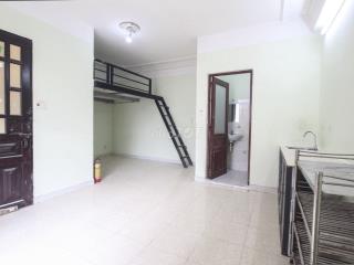 Phòng gác 35m2 ban công cửa sổ lớn Đường Cao Thắng Quận 10 gần Huflit