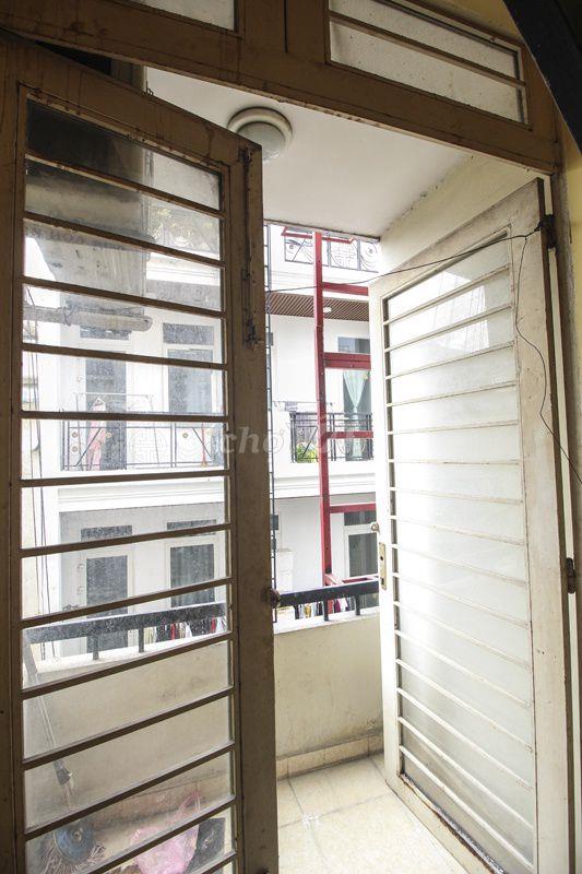Phòng gác 35m2 ban công cửa sổ lớn Đường Cao Thắng Quận 10 gần Huflit