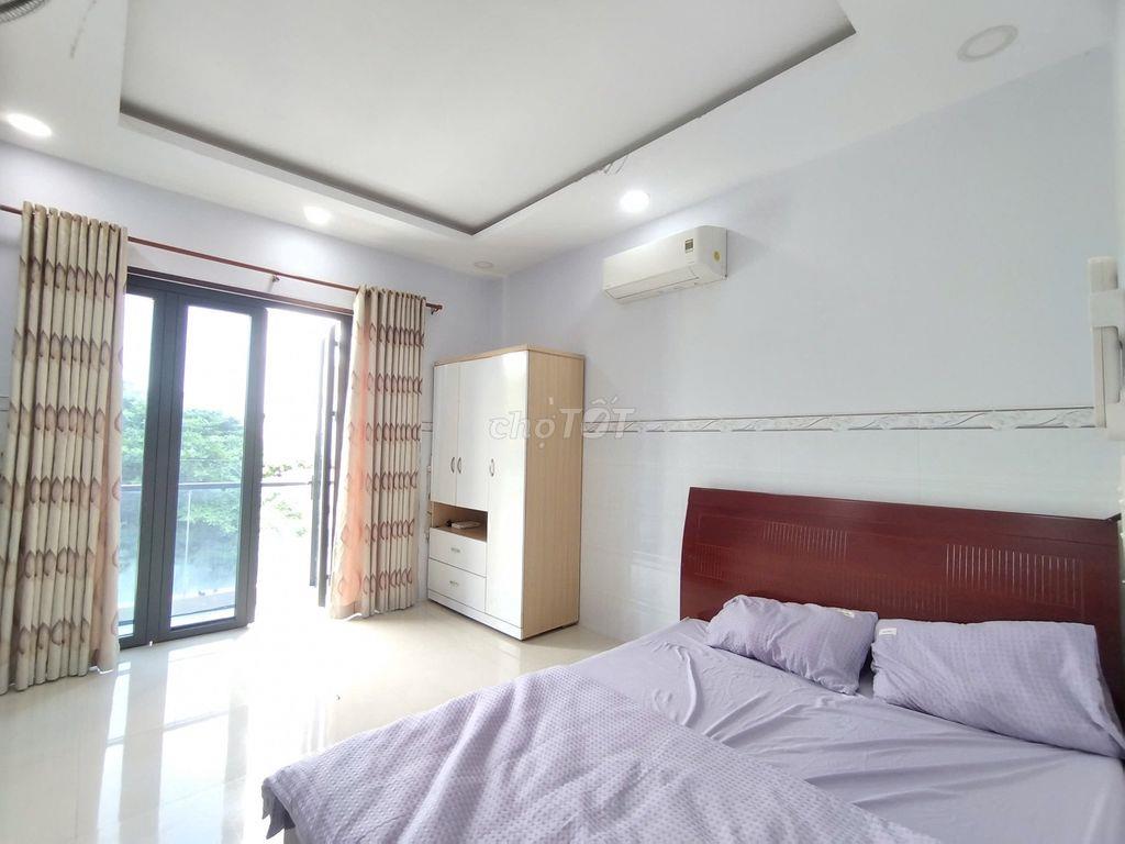 Phòng ban công thoáng đường Lò Siêu - Lãnh Binh Thắng Quận 11 