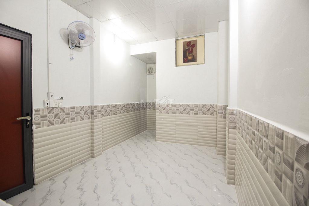 Phòng mới xây đường Văn Cao Quận Tân Phú - Giá 3,3tr/tháng 