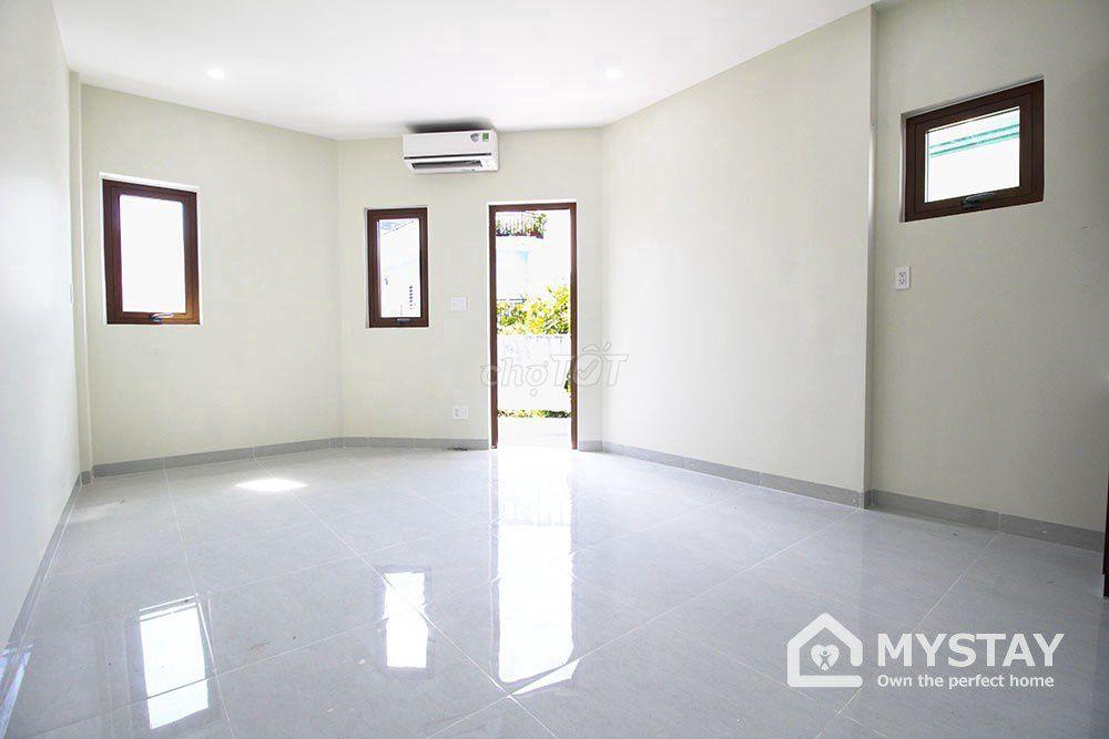 7tr7 Cao Câp Thang máy Ban công siêu thoáng Tô Hiến Thành Quận 10 