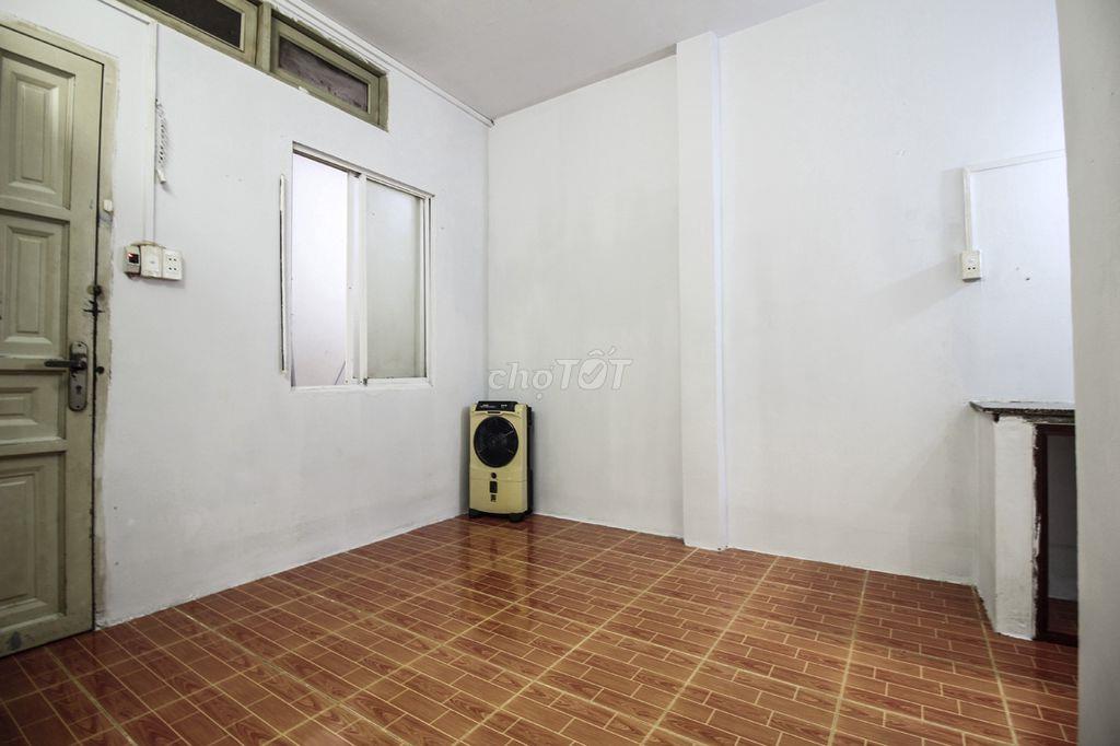 Phòng ban công 36m2 đường Bà Hạt Quận 10 gần Đại Học Kinh Tế UEH
