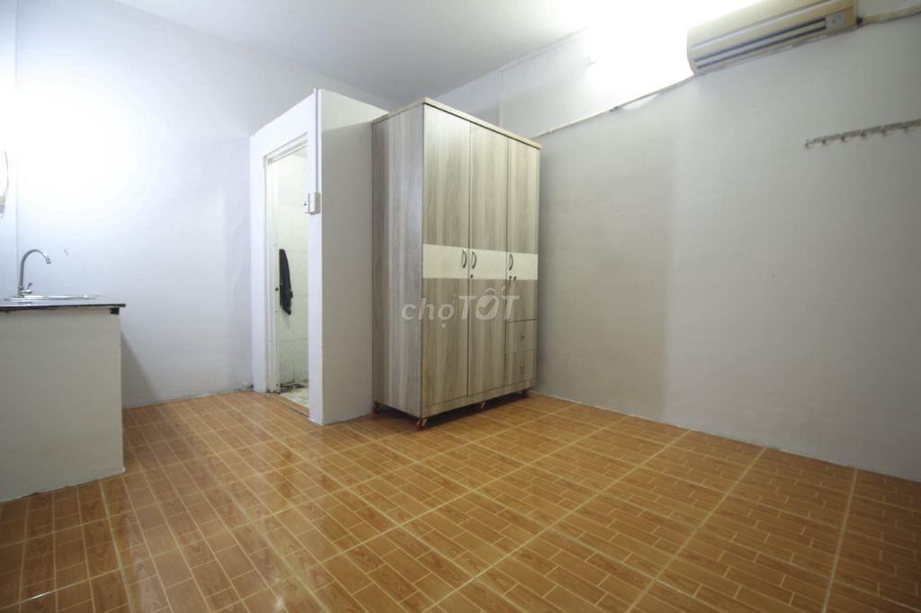 Phòng ban công 36m2 đường Bà Hạt Quận 10 gần Đại Học Kinh Tế UEH