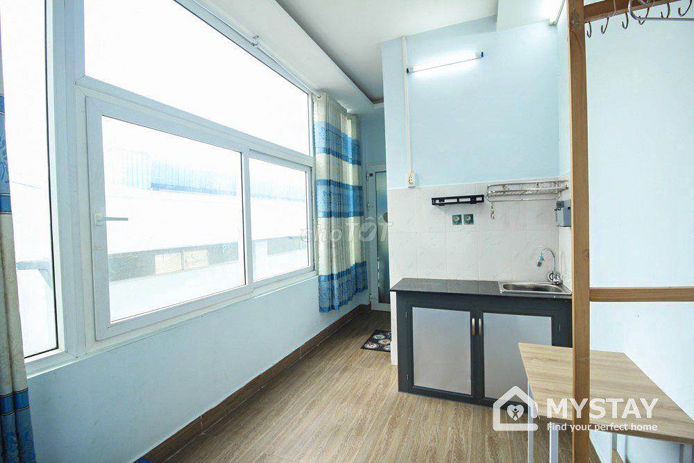Giá 3,8tr , cửa sổ trời lớn , đường Nguyễn Văn Thương Quận Bình Thạnh