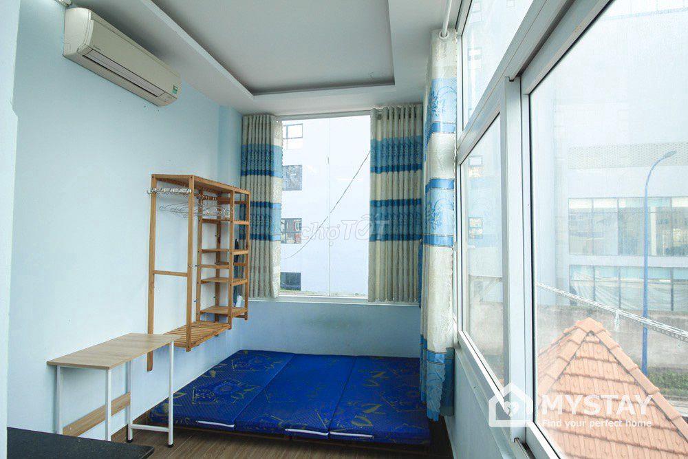 Giá 3,8tr , cửa sổ trời lớn , đường Nguyễn Văn Thương Quận Bình Thạnh