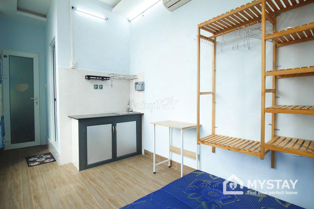 Giá 3,8tr , cửa sổ trời lớn , đường Nguyễn Văn Thương Quận Bình Thạnh