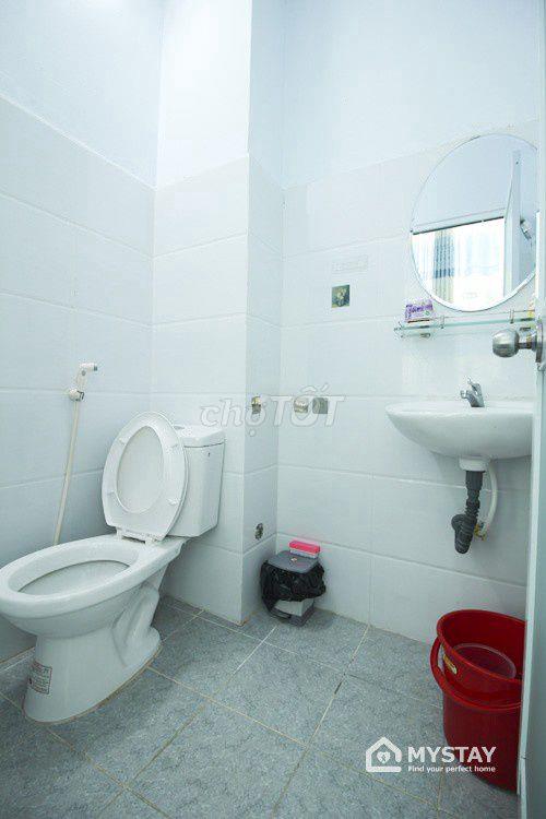 Giá 3,8tr , cửa sổ trời lớn , đường Nguyễn Văn Thương Quận Bình Thạnh