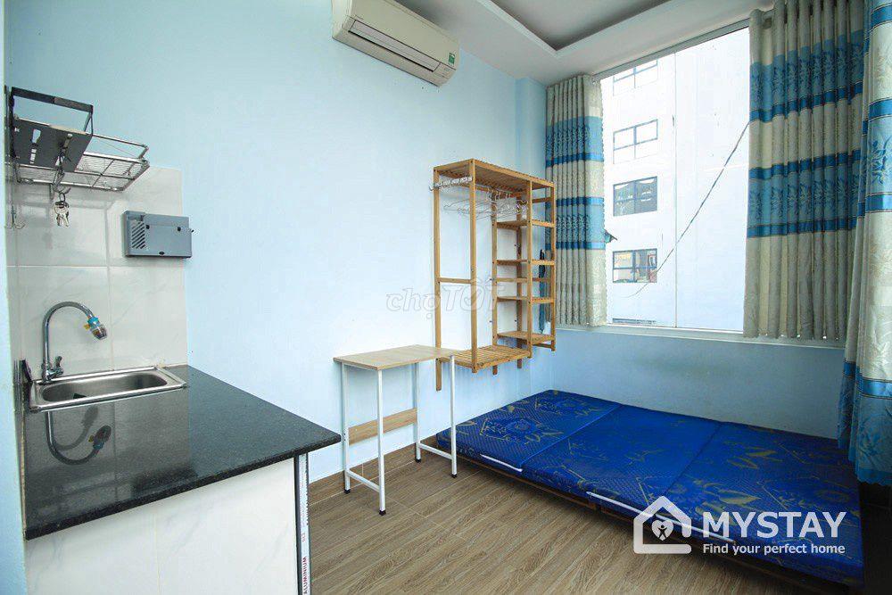 Giá 3,8tr , cửa sổ trời lớn , đường Nguyễn Văn Thương Quận Bình Thạnh