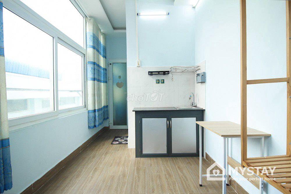Giá 3,8tr , cửa sổ trời lớn , đường Nguyễn Văn Thương Quận Bình Thạnh