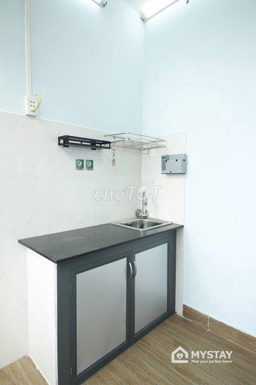 Giá 3,8tr , cửa sổ trời lớn , đường Nguyễn Văn Thương Quận Bình Thạnh