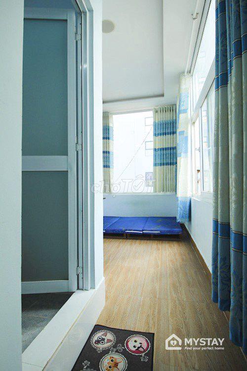 Giá 3,8tr , cửa sổ trời lớn , đường Nguyễn Văn Thương Quận Bình Thạnh