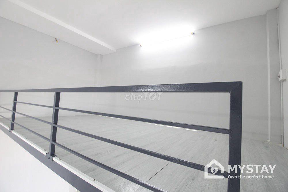 Phòng có gác cao 1m8 cửa sổ thoáng đường Thiên Hộ Dương, Phạm Văn Đồng