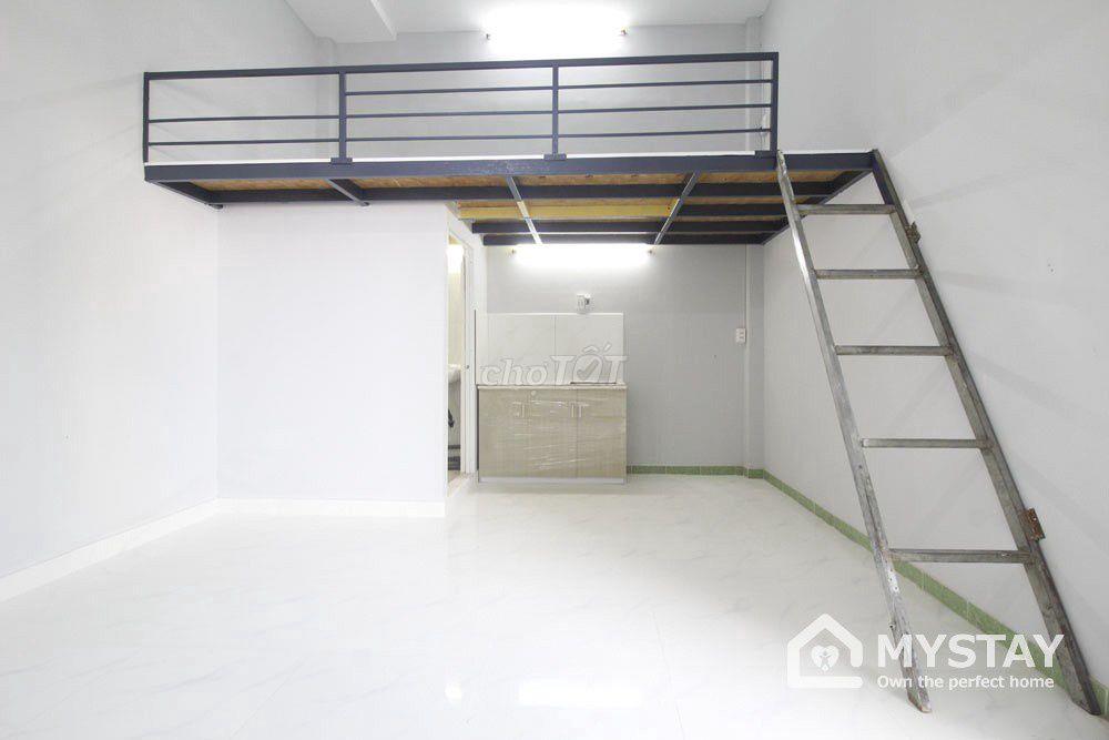 Phòng có gác cao 1m8 cửa sổ thoáng đường Thiên Hộ Dương, Phạm Văn Đồng