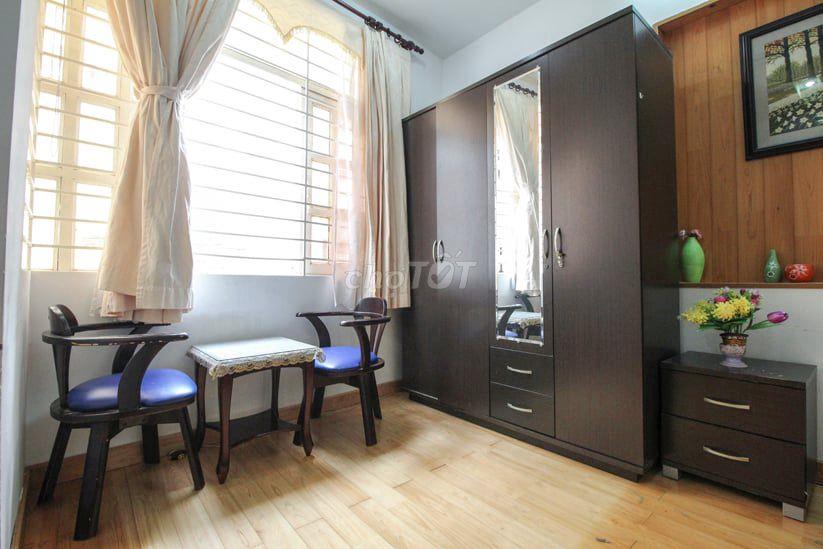 Cho thuê nguyên tầng 1  ban công đủ nội thất đường Trần Đình Xu Quận 1