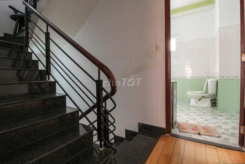 Cho thuê nguyên tầng 1  ban công đủ nội thất đường Trần Đình Xu Quận 1