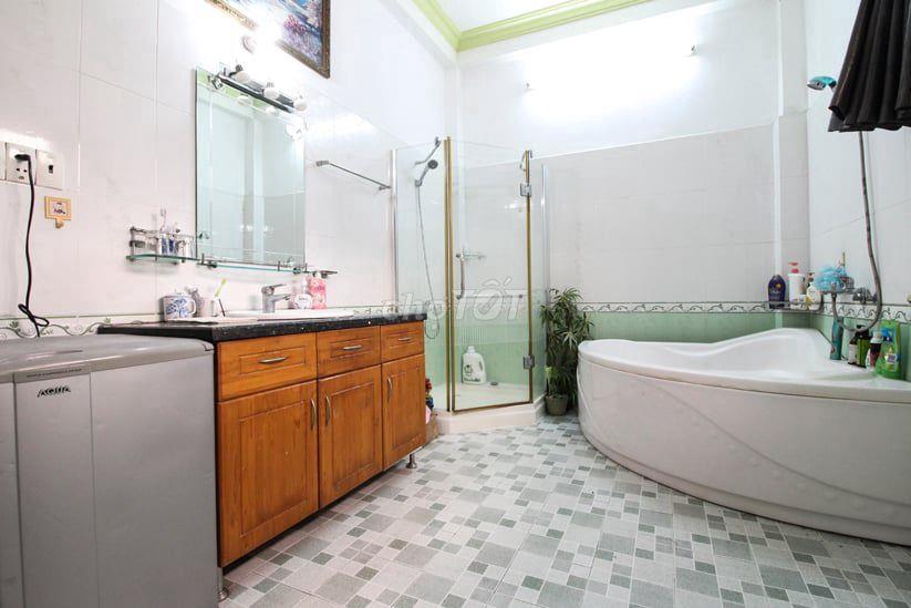 Cho thuê nguyên tầng 1  ban công đủ nội thất đường Trần Đình Xu Quận 1