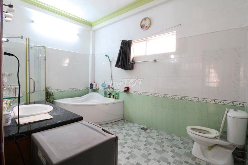 Cho thuê nguyên tầng 1  ban công đủ nội thất đường Trần Đình Xu Quận 1