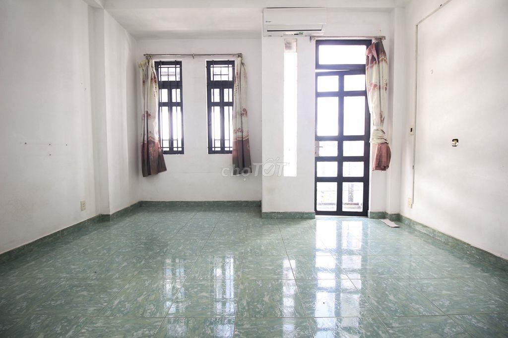 Phòng ban công siêu thoáng Đường Đào Duy Anh - Phú Nhuận  chỉ 5tr/thag