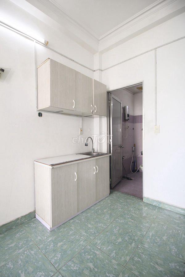 Phòng ban công siêu thoáng Đường Đào Duy Anh - Phú Nhuận  chỉ 5tr/thag