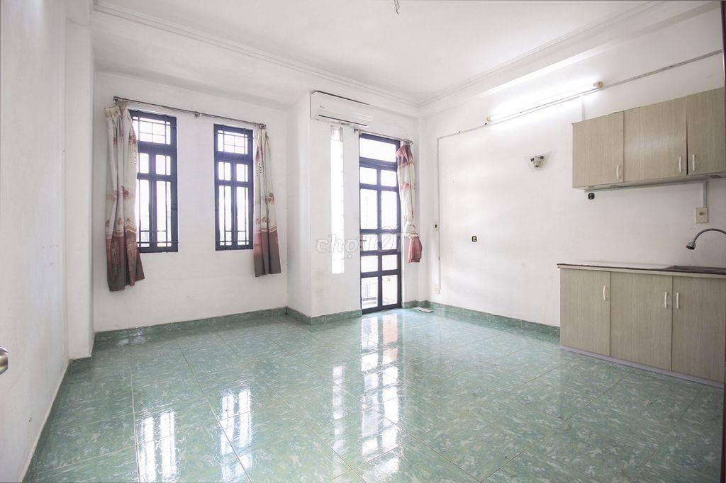 Phòng ban công siêu thoáng Đường Đào Duy Anh - Phú Nhuận  chỉ 5tr/thag