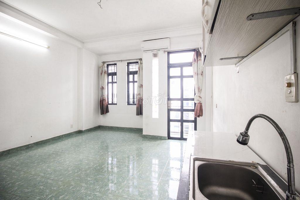 Phòng ban công siêu thoáng Đường Đào Duy Anh - Phú Nhuận  chỉ 5tr/thag